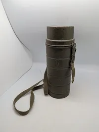Tysk gasmaske med metalbeholder og filter
