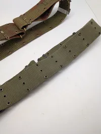 To amerikanske militære pistolbælter i kanvas, Vietnam krigen 
