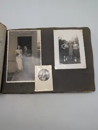 Tysk fotoalbum fra 2. verdenskrig med soldaterportrætter og hverdagsscener, Kroatisk 