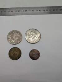 Samling af historiske mønter og poletter inklusiv mexicansk sølvmønt, SØLVMØNTER IKKE ORIGINALE 