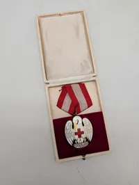 Dansk Røde Kors Fortjenstmedalje 1 klasse  med Pelikanmotiv og Original Æske