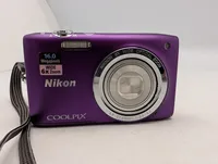 Nikon Coolpix S3300 digitalt kompaktkamera i lilla med taske
